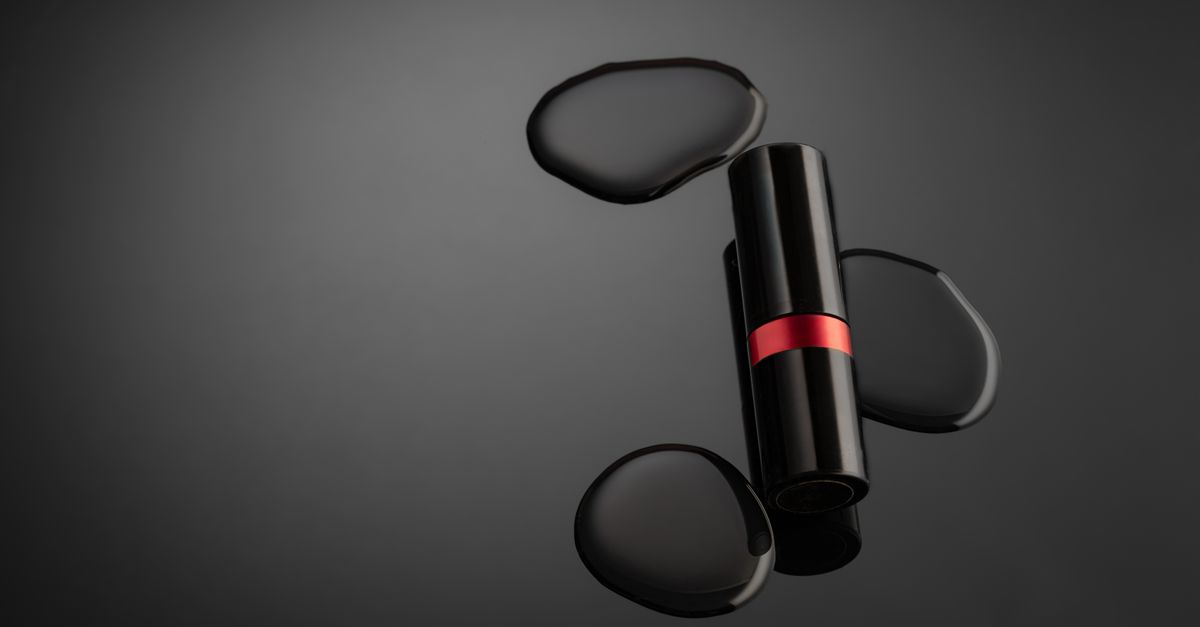 Comparing Monopods and Tripods for Product Shoots